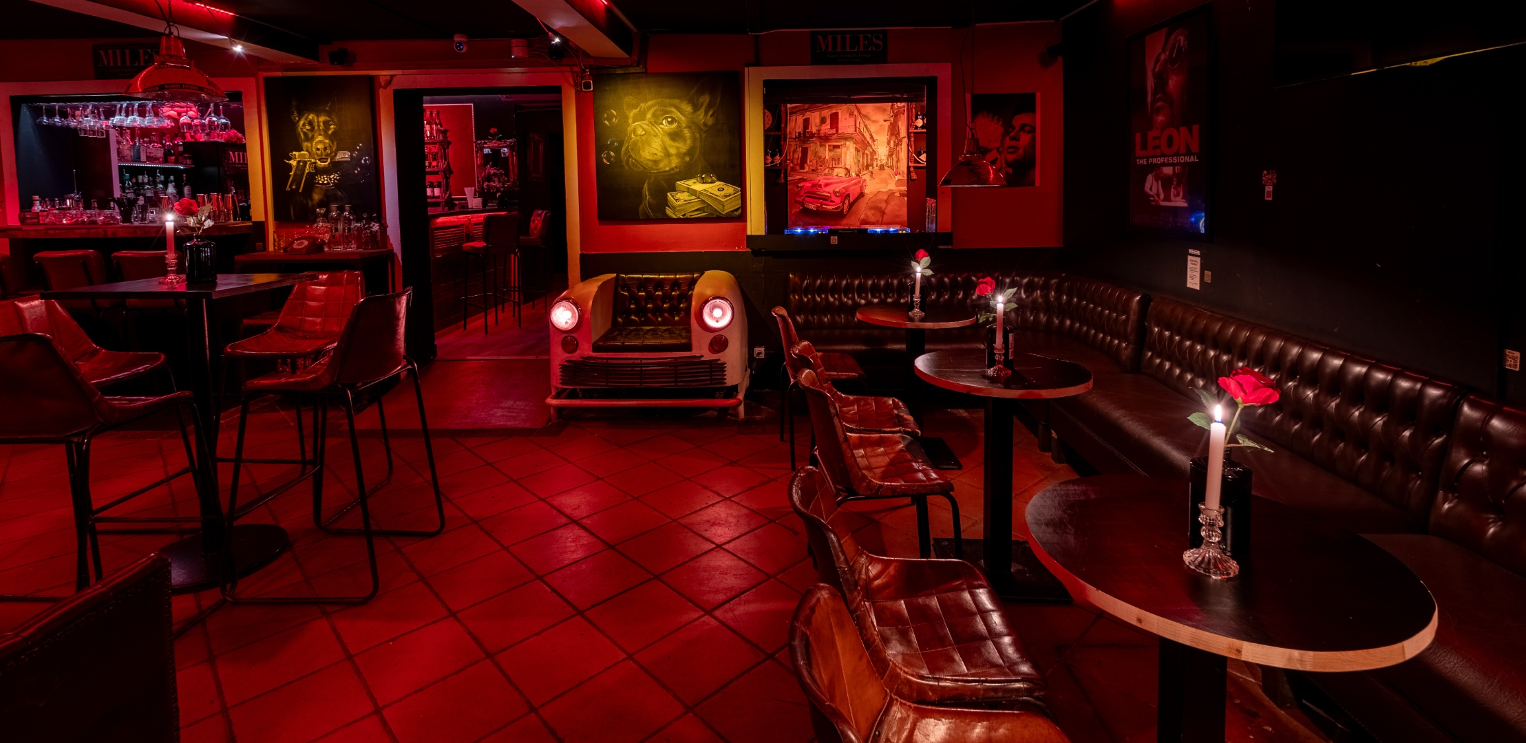 Interior de Miles Cocktail Lounge Barcelona