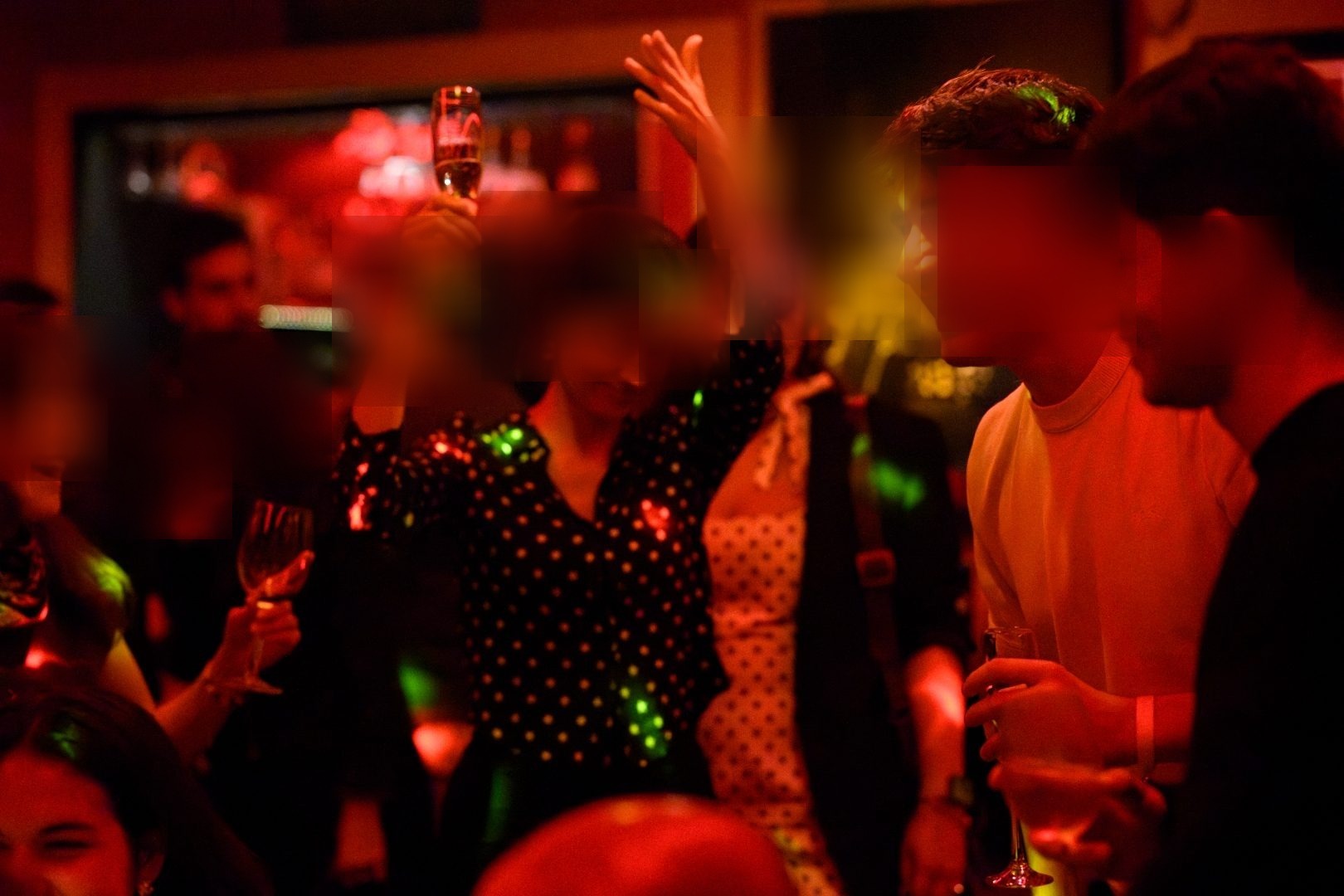 Noche de fiesta en Miles Cocktail Lounge